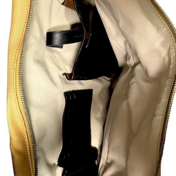 HTF 2009 Tumi Townhouse Sloane Briefcase Khaki/Leather $795 Retail - Picture 6 of 13